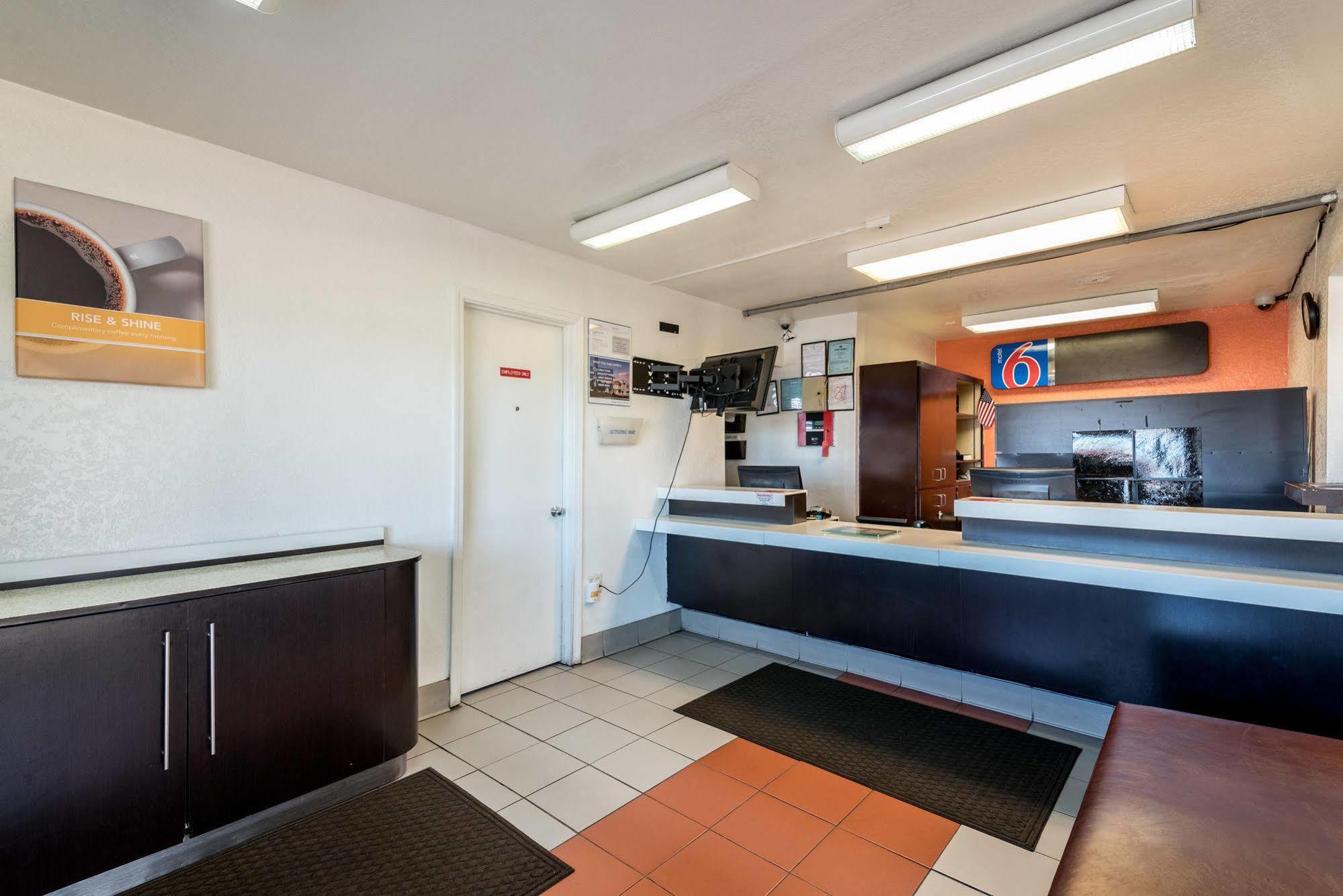 Rodeway Inn Монтгомери Экстерьер фото