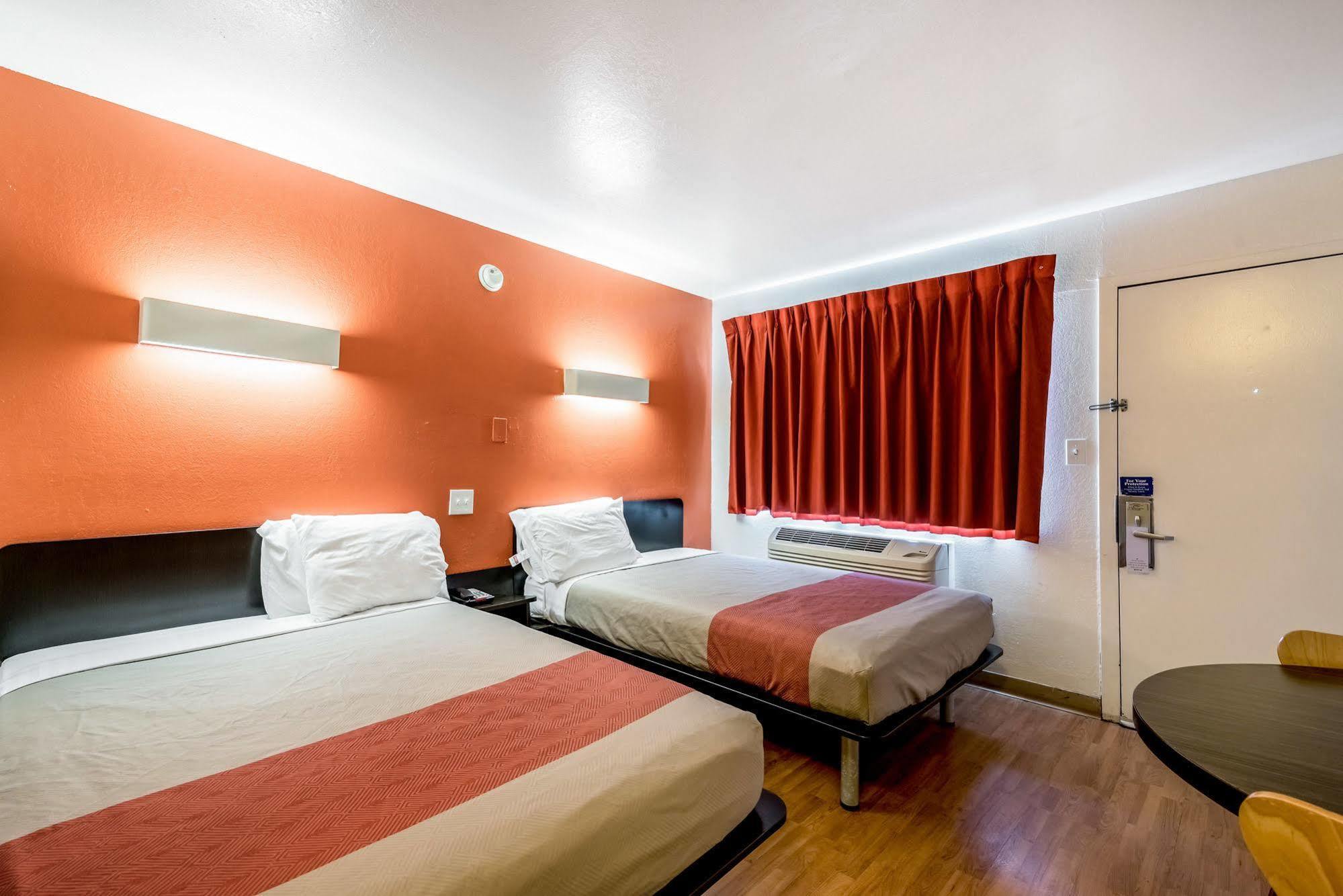 Rodeway Inn Монтгомери Экстерьер фото