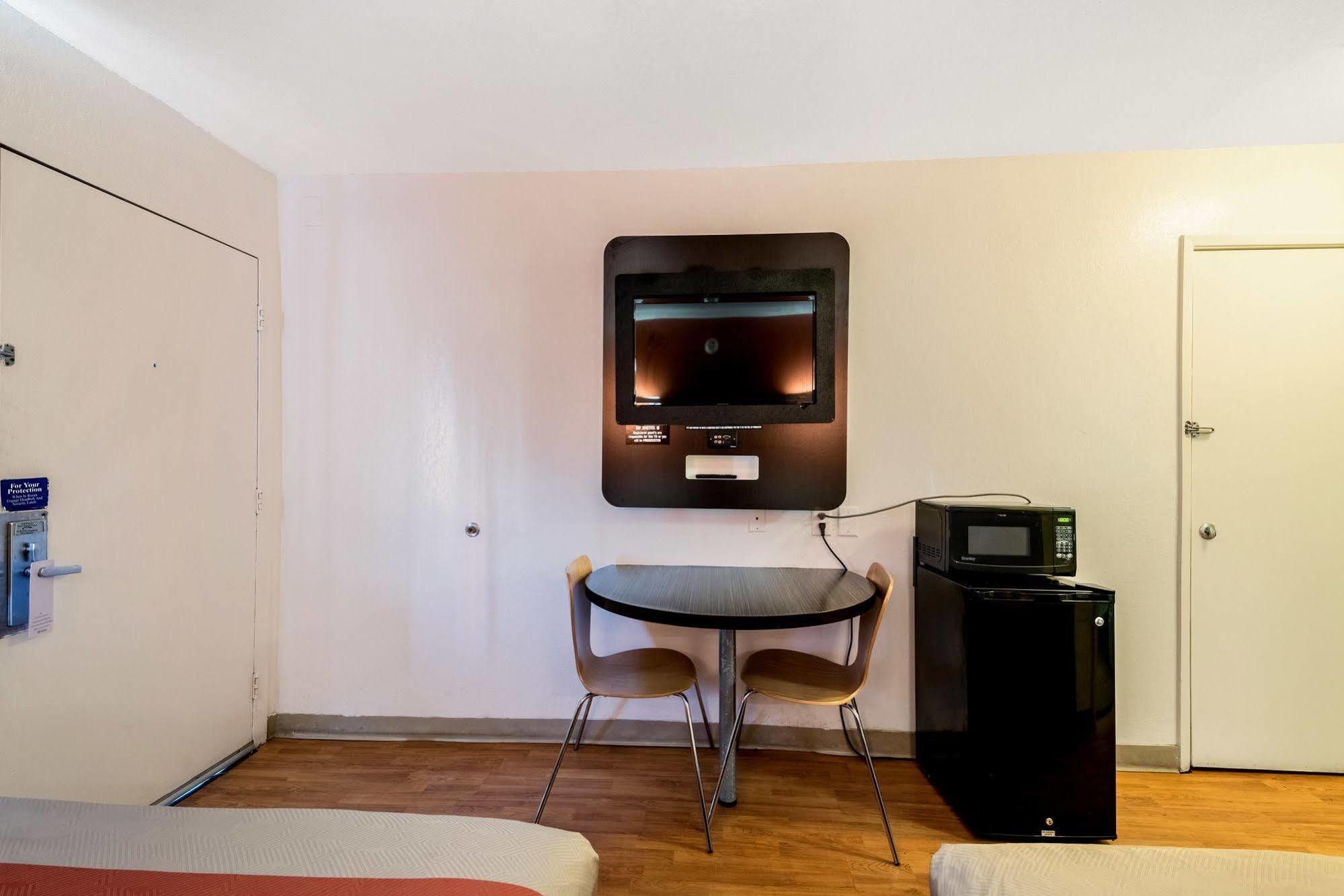 Rodeway Inn Монтгомери Экстерьер фото