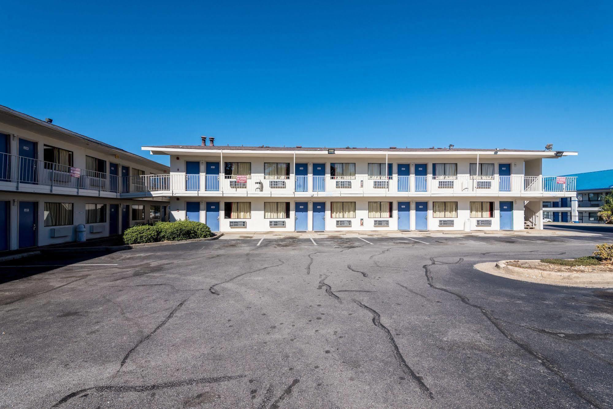 Rodeway Inn Монтгомери Экстерьер фото