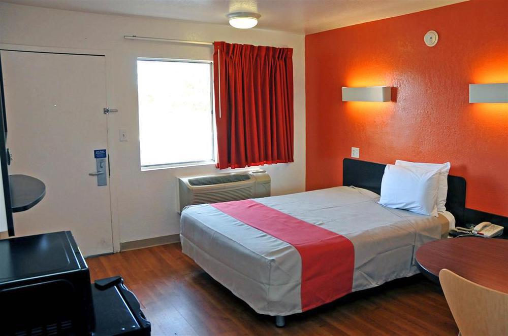 Rodeway Inn Монтгомери Номер фото