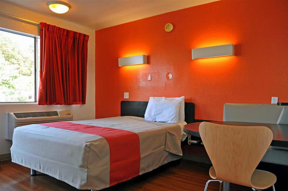 Rodeway Inn Монтгомери Номер фото
