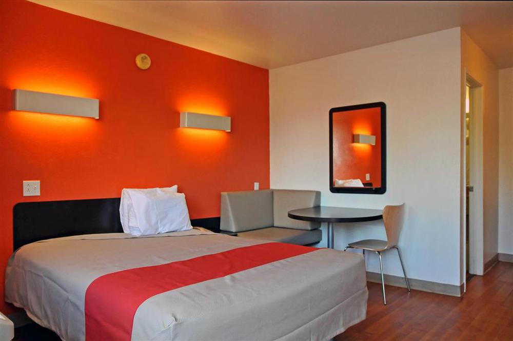 Rodeway Inn Монтгомери Номер фото
