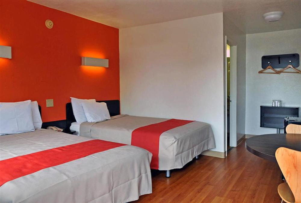 Rodeway Inn Монтгомери Номер фото